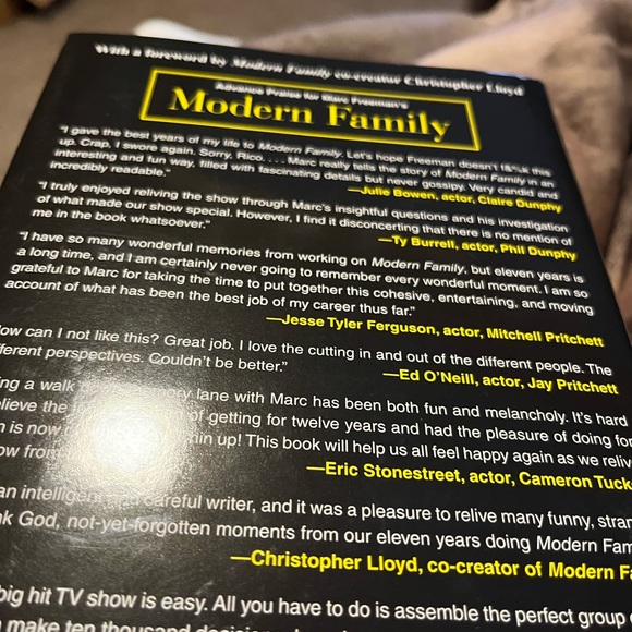 Modern Family tv show book - Picture 3 of 4